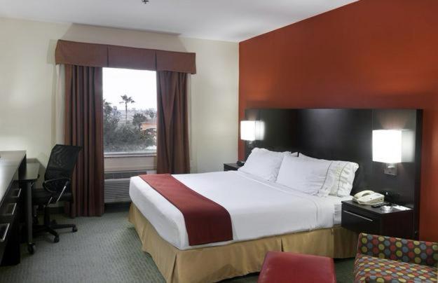 Holiday Inn Express Hotel And Suites Brownsville By Ihg Exterior foto